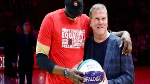 快船击败公牛，哈登贡献30分6助攻，莱昂纳德复出砍下17分