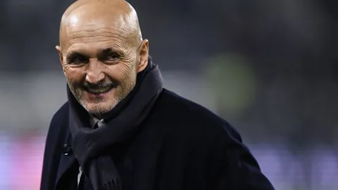 朱辰杰送出关键头球，吴曦精准射门扳平比分